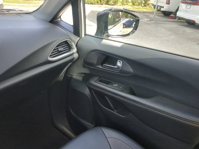 Certified 2026 Chrysler Pacifica Select FWD image 20