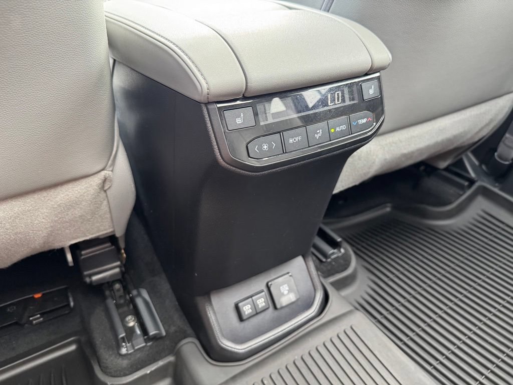 Used 2021 Toyota Highlander Platinum AWD/4WD image 22