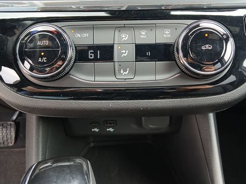 Used 2025 Buick Envista Sport Touring FWD image 40