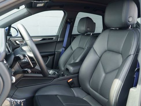 Certified 2026 Porsche Macan AWD/4WD image 4
