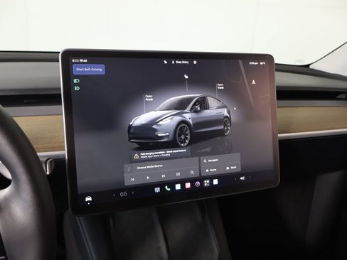 Used 2023 Tesla Model Y Long Range AWD/4WD image 4