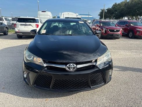 Used 2017 Toyota Camry SE FWD image 2