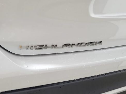 Used 2023 Toyota Highlander XSE FWD image 9