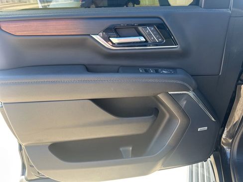 Used 2025 GMC Yukon Denali w/ Denali Reserve Package AWD/4WD image 14
