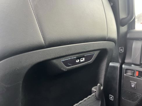 Used 2025 Chrysler Pacifica Limited image 29