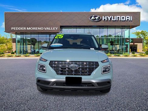 Certified 2025 Hyundai Venue Limited image 8