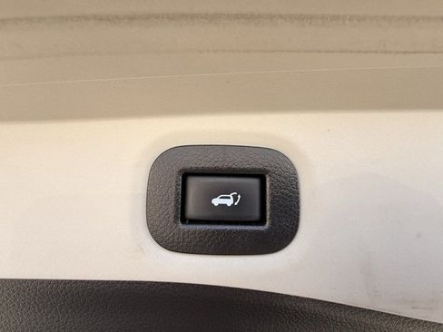 Certified 2019 Nissan Rogue SV image 18