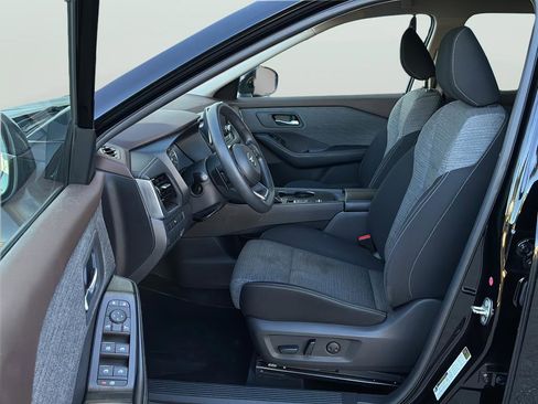 Used 2021 Nissan Rogue SV FWD image 11