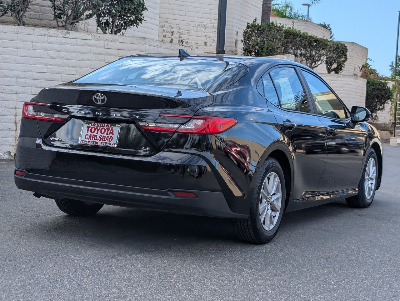 Used 2025 Toyota Camry LE FWD image 13