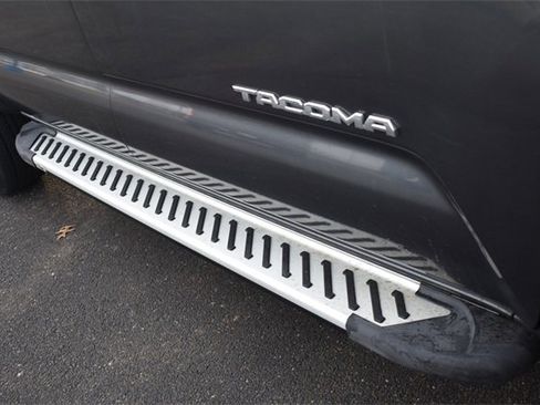 Used 2019 Toyota Tacoma TRD Sport image 12