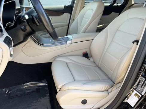 Used 2022 Mercedes-Benz GLC 300 4MATIC image 22