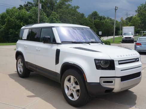 Used 2022 Land Rover Defender 110 SE AWD/4WD image 2