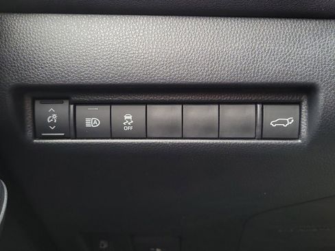 Used 2024 Toyota Venza LE AWD/4WD image 21