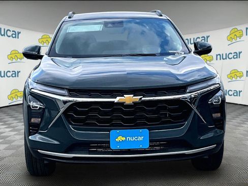 New 2026 Chevrolet Trax LT w/ LT Convenience Package FWD image 3