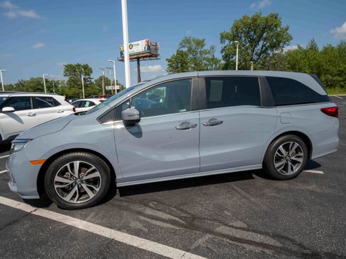 Used 2023 Honda Odyssey Touring image 3