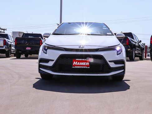 Used 2026 Toyota Corolla SE FWD image 2