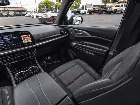 Used 2025 Chevrolet Traverse LT w/ Driver Confidence Package AWD/4WD image 26