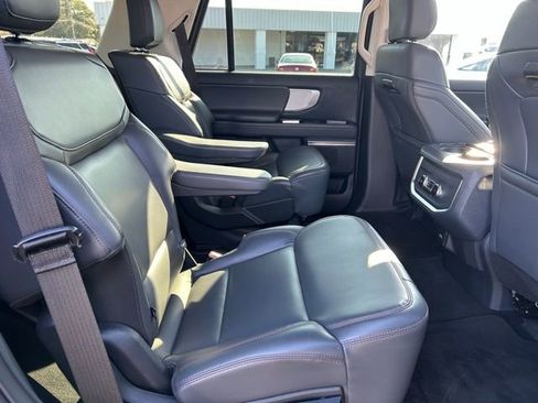 Certified 2025 Ford Expedition Active image 18