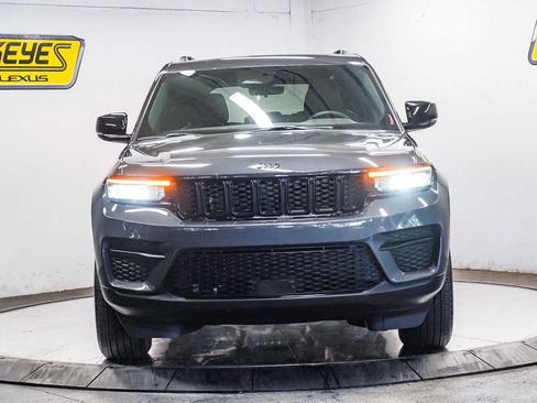 Used 2025 Jeep Grand Cherokee Altitude AWD/4WD image 6