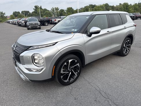Used 2024 Mitsubishi Outlander SE AWD/4WD image 8