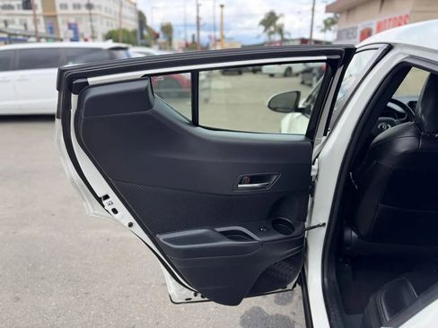 Used 2018 Toyota C-HR XLE FWD image 24