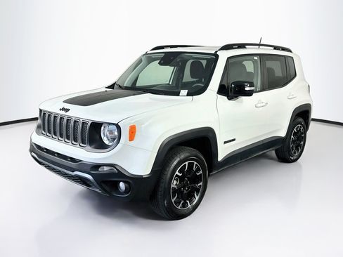 Used 2023 Jeep Renegade Latitude AWD/4WD image 3