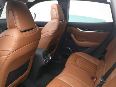 Certified 2022 Maserati Levante Modena image 21