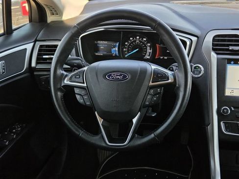 Used 2017 Ford Fusion SE w/ Equipment Group 201A FWD image 21