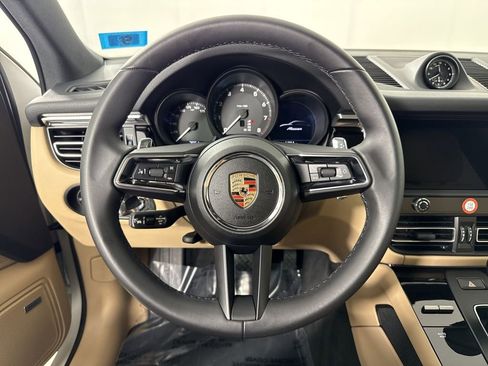 Certified 2025 Porsche Macan image 36