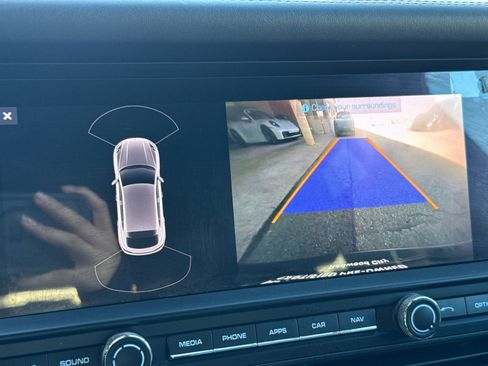 Certified 2020 Porsche Macan image 23