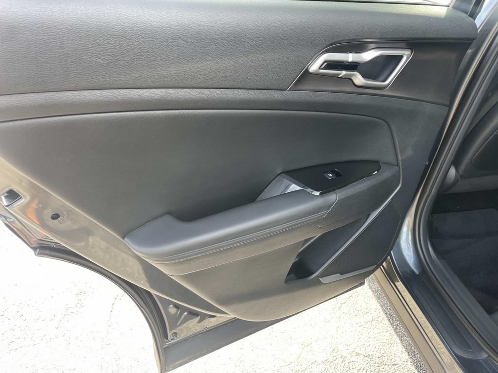 Used 2025 Kia Sportage EX FWD image 15
