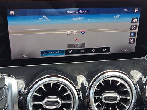 Used 2021 Mercedes-Benz GLB 250 4MATIC image 17