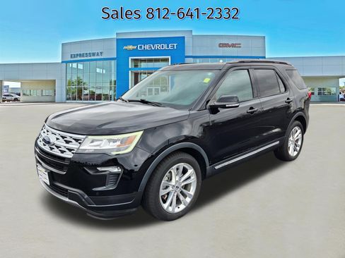 Used 2018 Ford Explorer XLT w/ Equipment Group 202A image 3