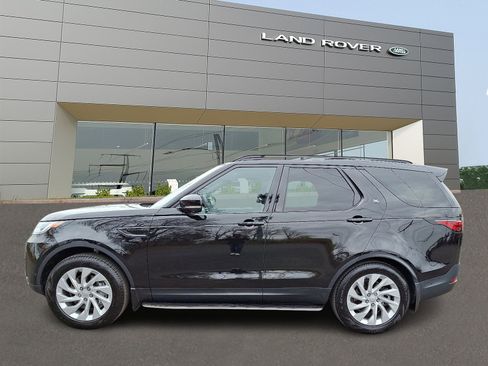 Used 2025 Land Rover Discovery S image 6