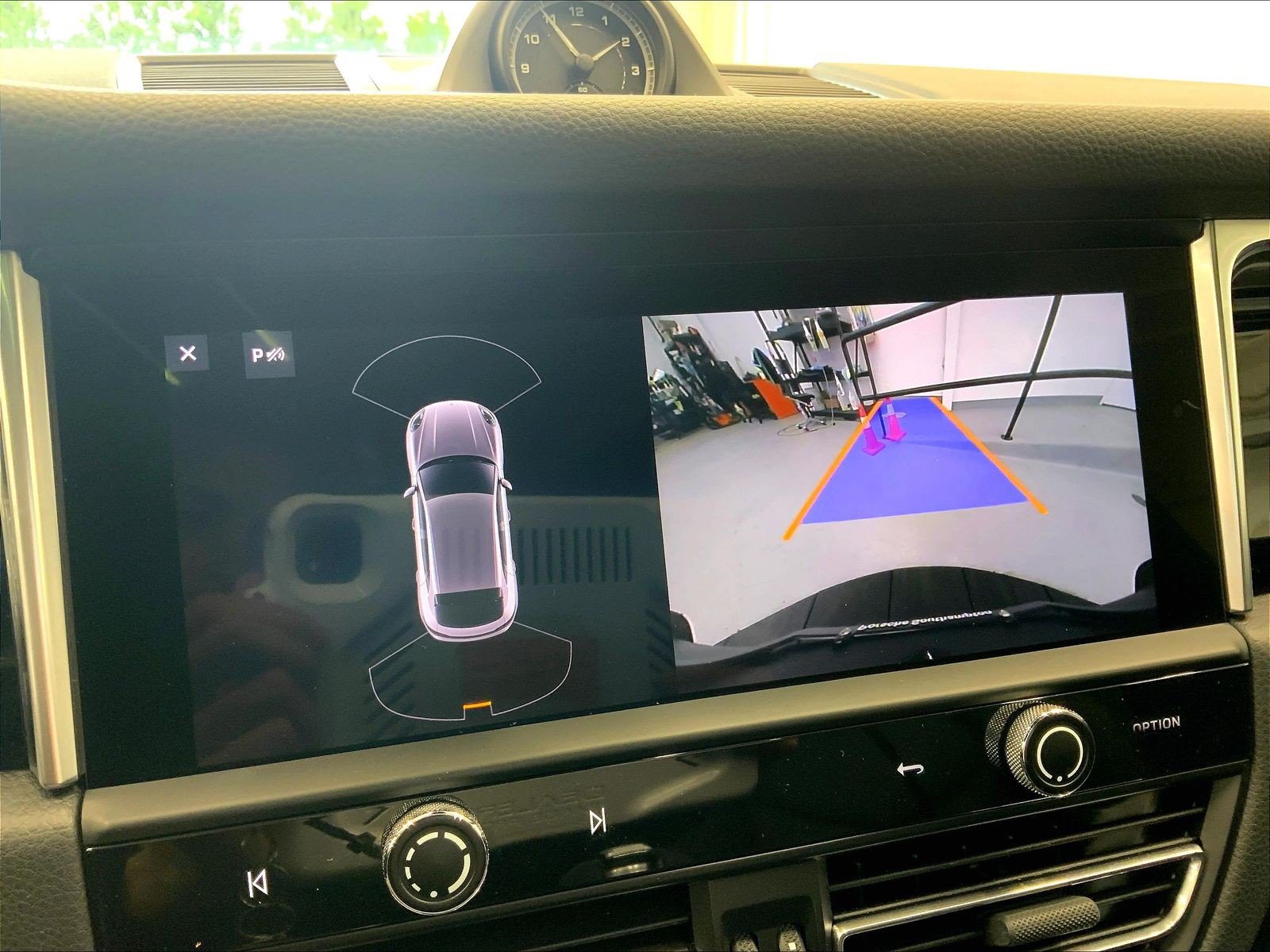 Certified 2023 Porsche Macan AWD/4WD image 26