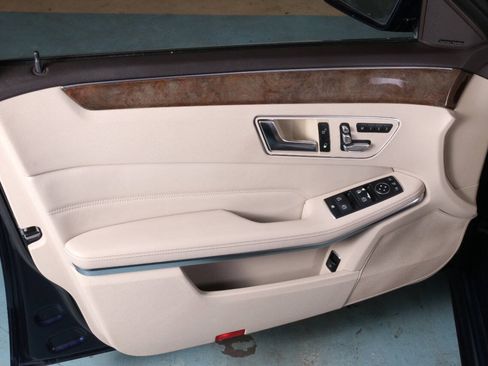Used 2016 Mercedes-Benz E 350 Sedan image 34
