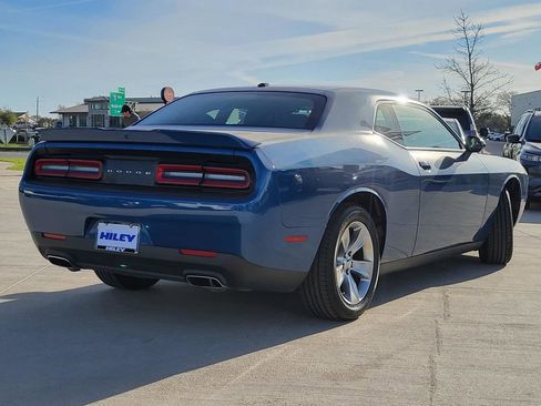 Used 2022 Dodge Challenger SXT image 4