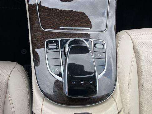 Used 2019 Mercedes-Benz E 300 4MATIC image 21