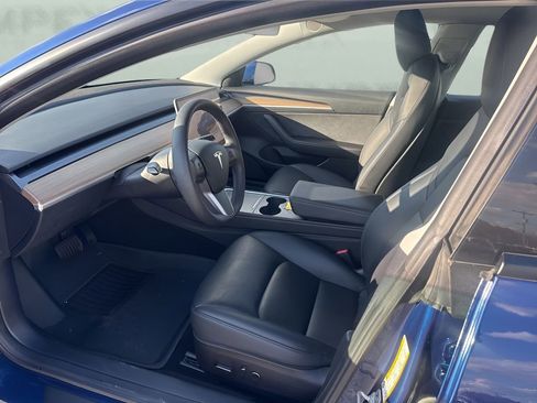 Used 2023 Tesla Model 3 Standard Range image 9