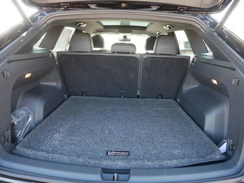 Certified 2023 Volkswagen Atlas Cross Sport SEL R-Line image 18