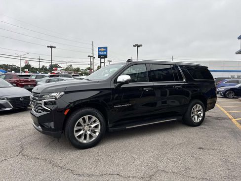 Used 2023 Chevrolet Suburban Premier RWD image 4