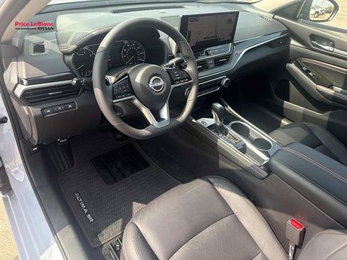 Used 2023 Nissan Altima 2.5 SR w/ SR Premium Package FWD image 17
