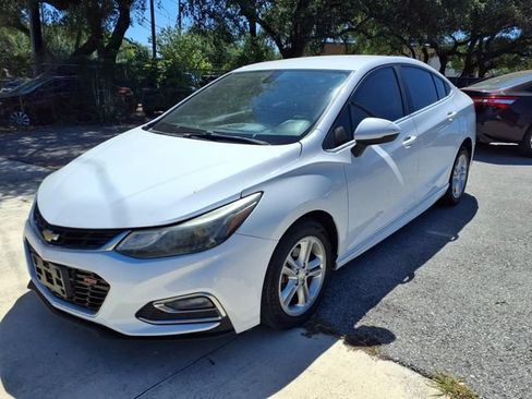 Used 2017 Chevrolet Cruze LT w/ Convenience Package FWD image 3