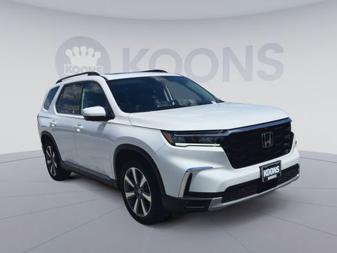 Used 2025 Honda Pilot Elite image 4