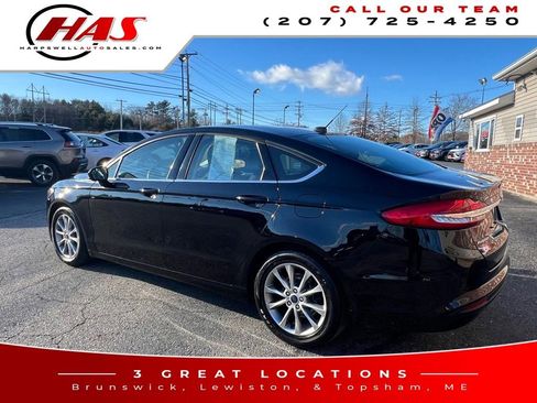 Used 2017 Ford Fusion SE w/ Fusion SE Technology Package image 4