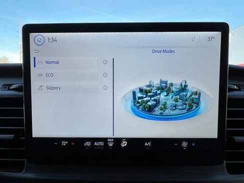 Used 2022 Ford E-Transit Medium Roof image 21