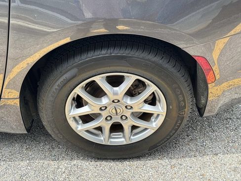 Used 2023 Chrysler Pacifica Touring-L FWD image 5