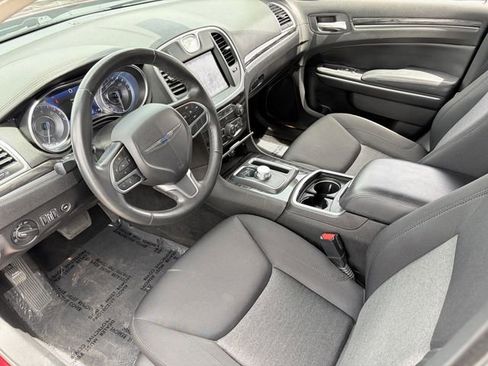 Used 2019 Chrysler 300 Touring w/ Chrome Appearance Package RWD image 19