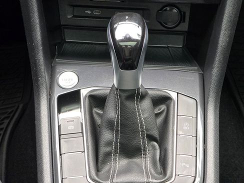 Used 2024 Volkswagen Tiguan SE R-Line FWD image 17