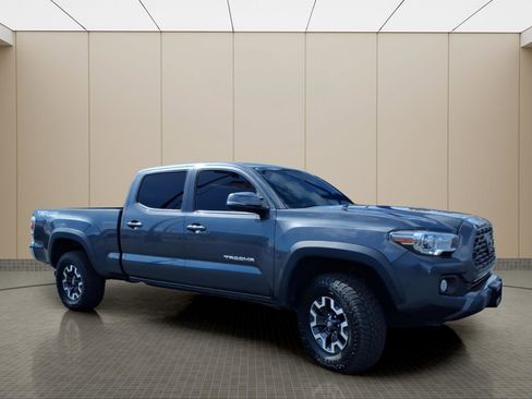 Used 2022 Toyota Tacoma TRD Off-Road AWD/4WD image 4